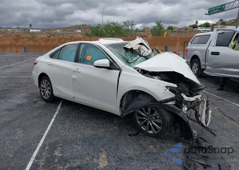 2016 Toyota Camry Xle V6 z USA, uszkodzony, nr VIN 4T1BK1FK6GU576241